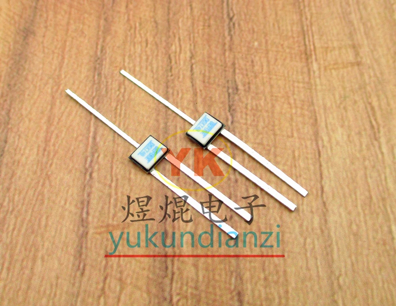 

400 pieces/1 lot D6X-215 D6X7 three-terminal fuse DC32V 12A 139 degrees 139 temperature fuse