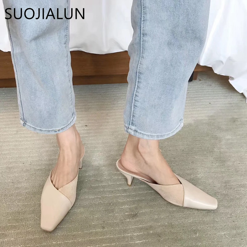 SUOJIALUN/женские шлепанцы; Роскошные брендовые пляжные шлепанцы; сезон осень года; женские шлепанцы с острым носком на среднем квадратном каблуке