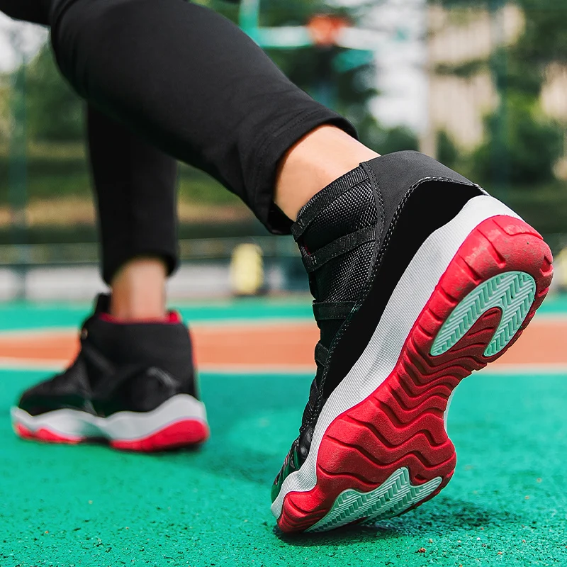 

Кроссовки в уличном стиле мужские стильные черные повседневные мужские летние дышащие сетчатые