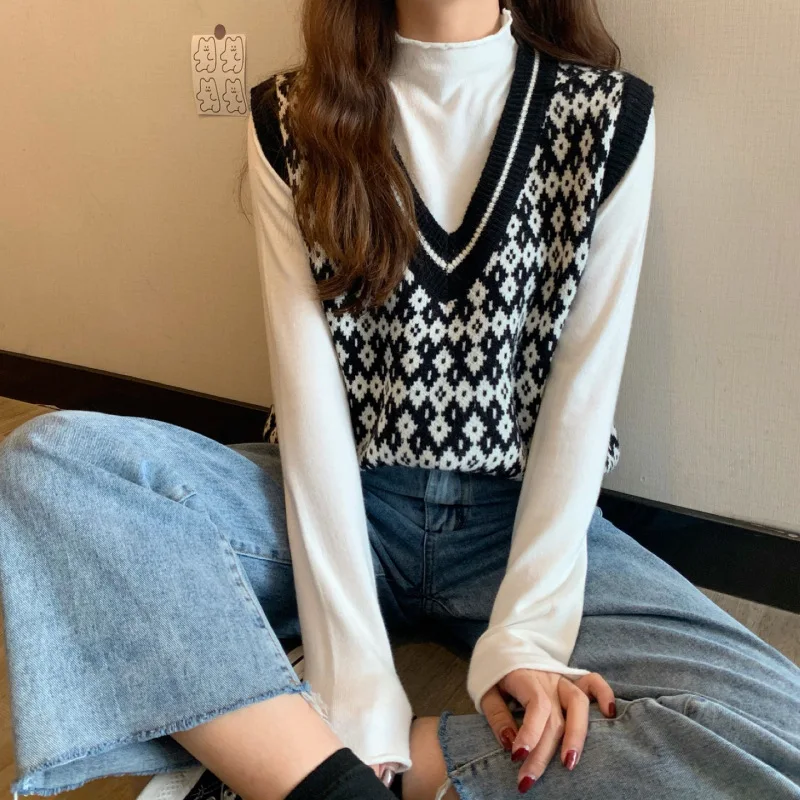 

Women's Sleeveless Sweater Argyle Fashion Knitted Vest Women Casual Korean Pullover V-Neck Preppy Style Knitting Vest Jumper