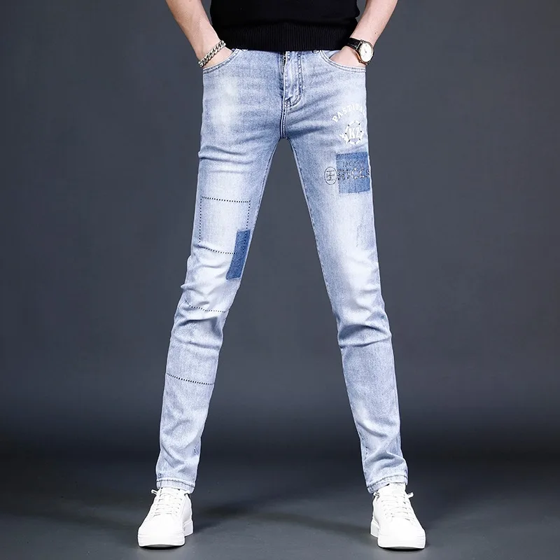 2022 Summer Fashion Light Blue Jeans Men Slim Fit Pants Letter Rhinestones Printed Jean Streetwear Casual Stretch Denim Trousers