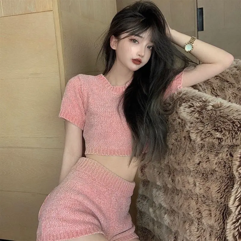 Женский ассиметричный комплект из двух предметов Однотонная футболка и шорты в