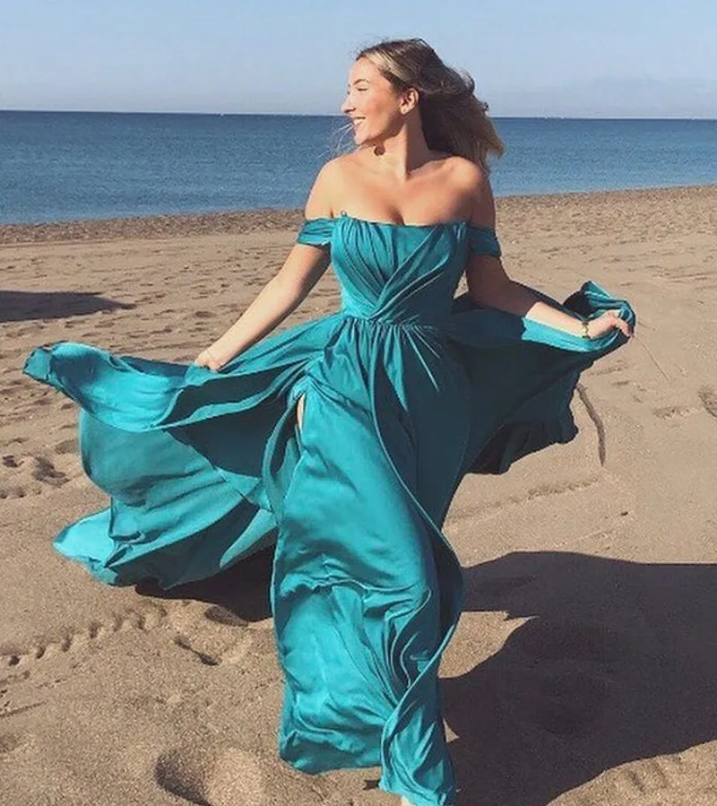 Бирюзовое шелковое атласное вечернее платье с открытыми плечами