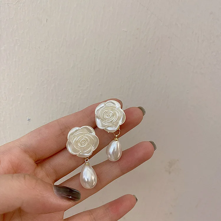 

Vintage Pearl Flower Earrings for Women Jewelry All Match Elegant Temperament Bridal Pendant Gift Accessories