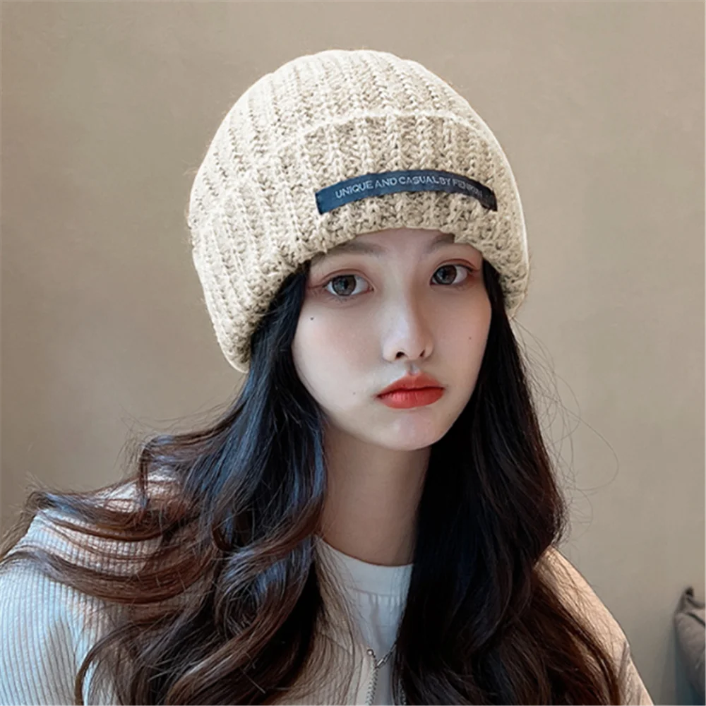 Женская осенне-зимняя трикотажная шапка с большими головками | Аксессуары для