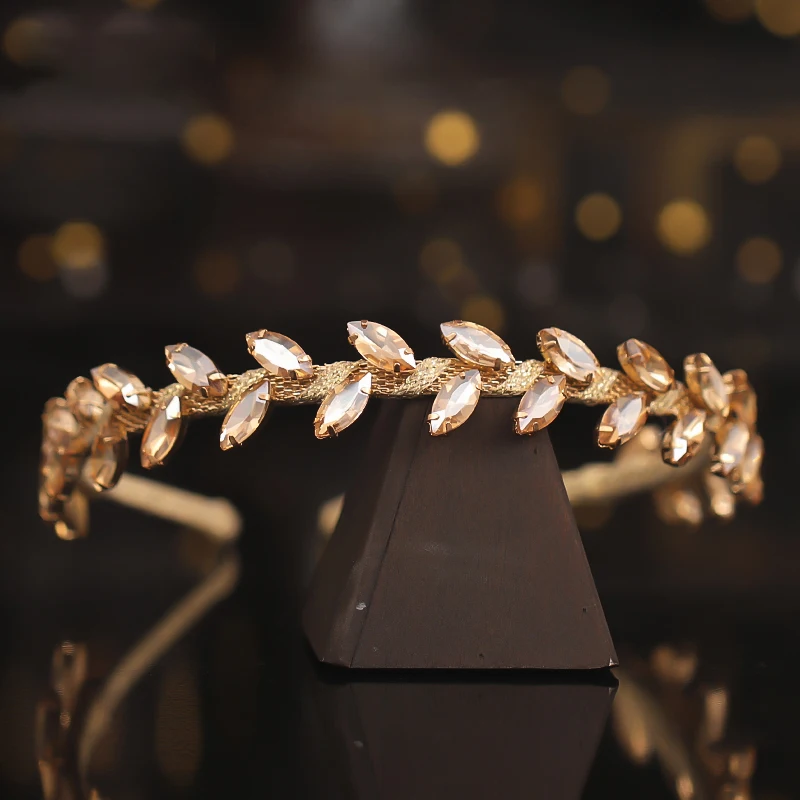 

Свадебные головные уборы, свадебные украшения, аксессуары для волос для женщин, повязка на голову в стиле ретро, модная трендовая тиара стра...