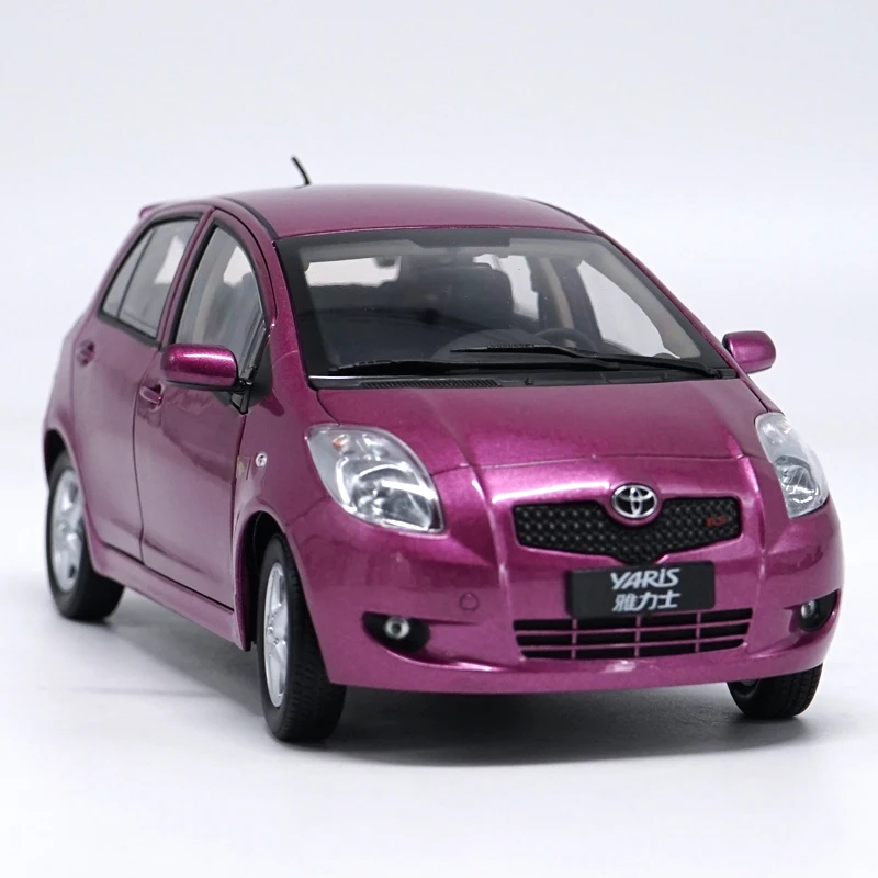 

1:18 оригинальная модель автомобиля из сплава TOYOTA YARIS, литая игрушка