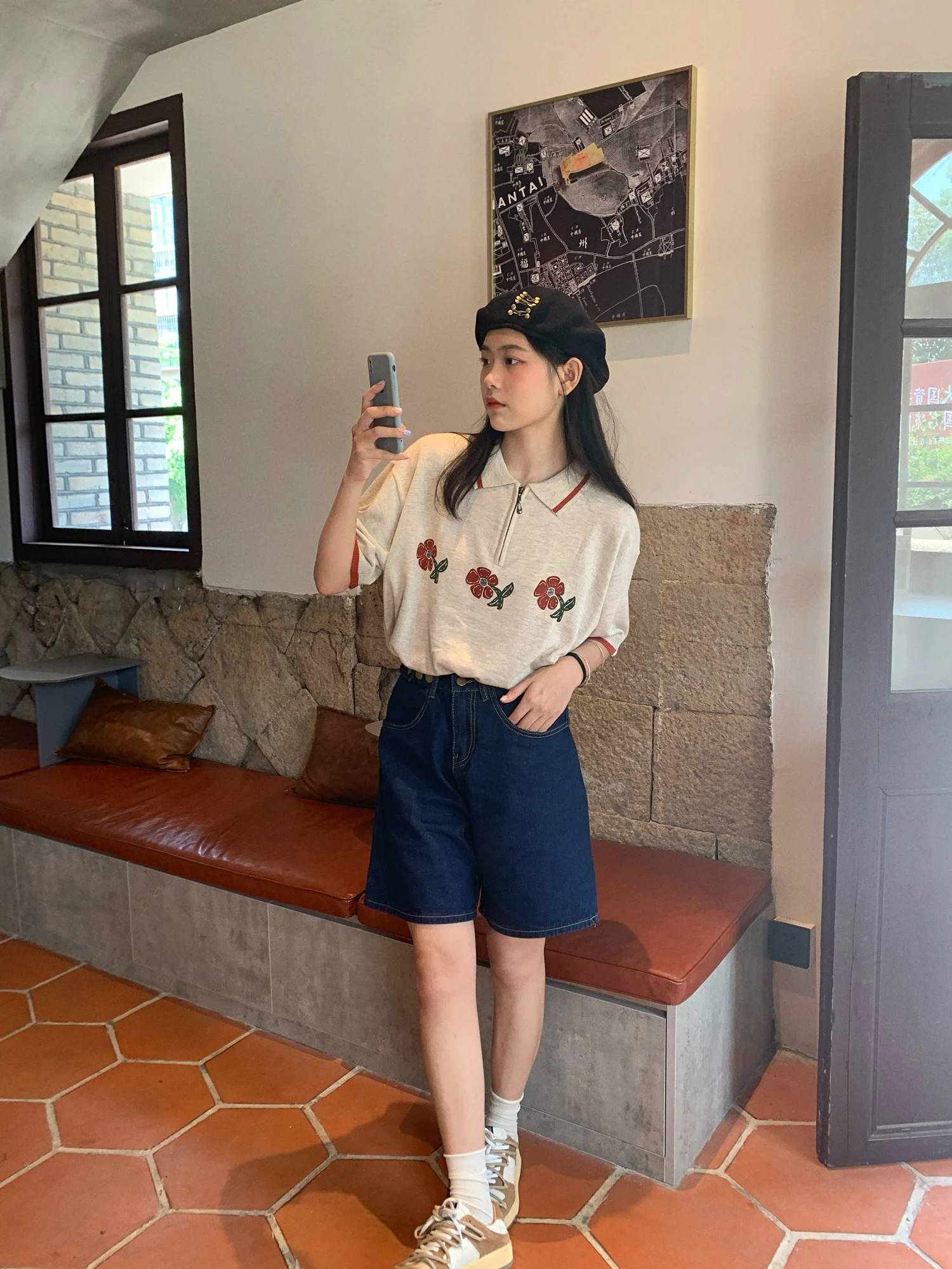 Футболка-поло с коротким рукавом и цветочным принтом | Женская одежда