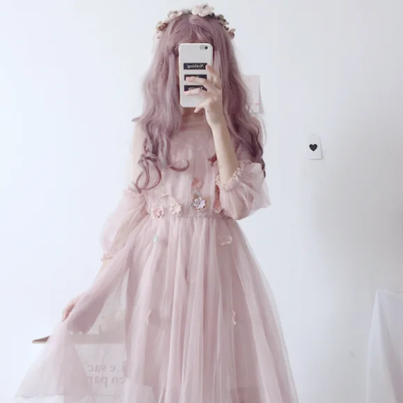 Женское платье с вышивкой в виде бабочек и буффами на рукавах | Женская одежда