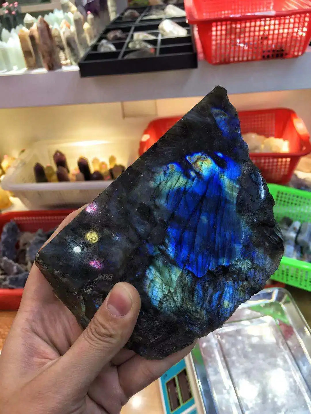 

Полированная плита из натурального камня лабрадорита с радугой для украшений