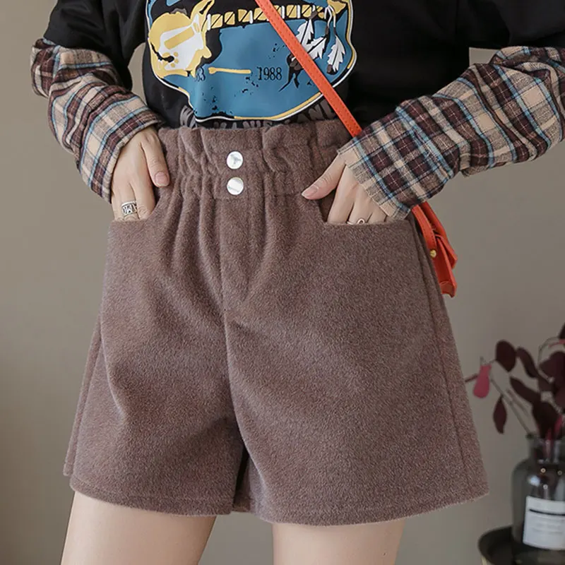 

Autumn and winter snow boots short pocket elastic flower bud waist wide leg pants solid color imitation mink velvet shorts women