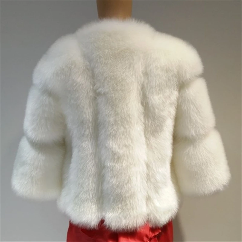 2023 Winter Women's Artificial Fox Fur Fashion Temperament Short Three-quarter Sleeves Warm Stitching Solid Color Thick Coat
