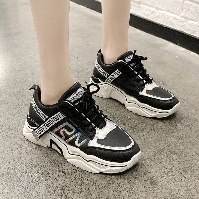 Женские кроссовки INS стиль увеличивающие рост зеленые белые удобные для бега на