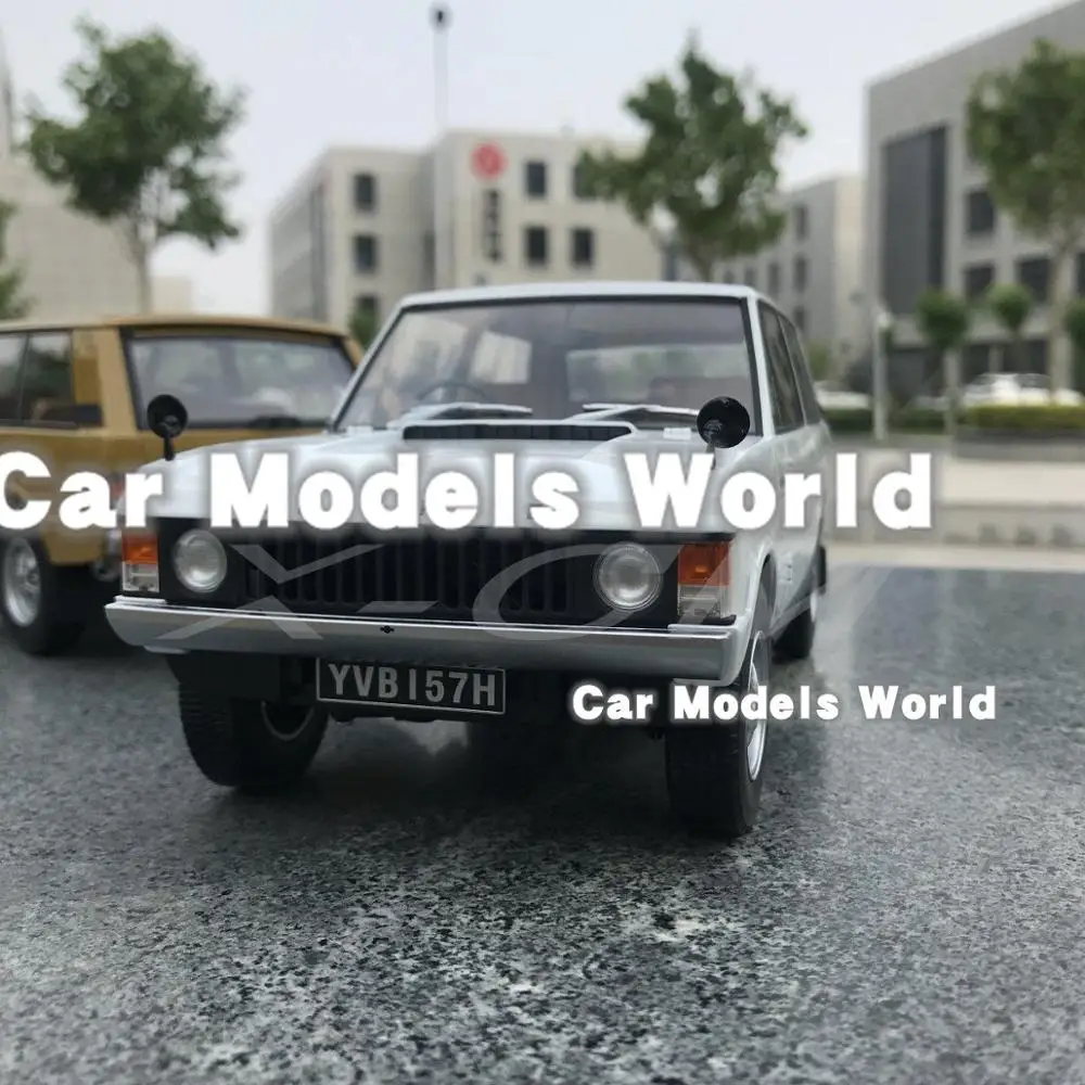 Литая под давлением модель автомобиля почти настоящая 1970 1:18 (белый) + маленький