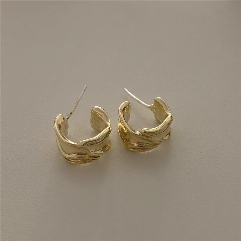 

2020 Korea New Design Fashion Vintage Metal Twisted Geometric C Shape Gold Color Earrings For Women Aesthetic Party Jewelry Gift