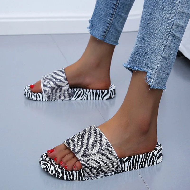 

2021 New Summer Slippers Slides Rhinestone Flats Shoes Beach Sandals Flip Flops Fashion Summer Slippers Chausson Shoes Women