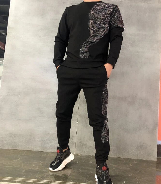 Men's new personalized tracksuit  in autumn and winter 2019 hot drilling slim round neck and plush sports and leisure suit