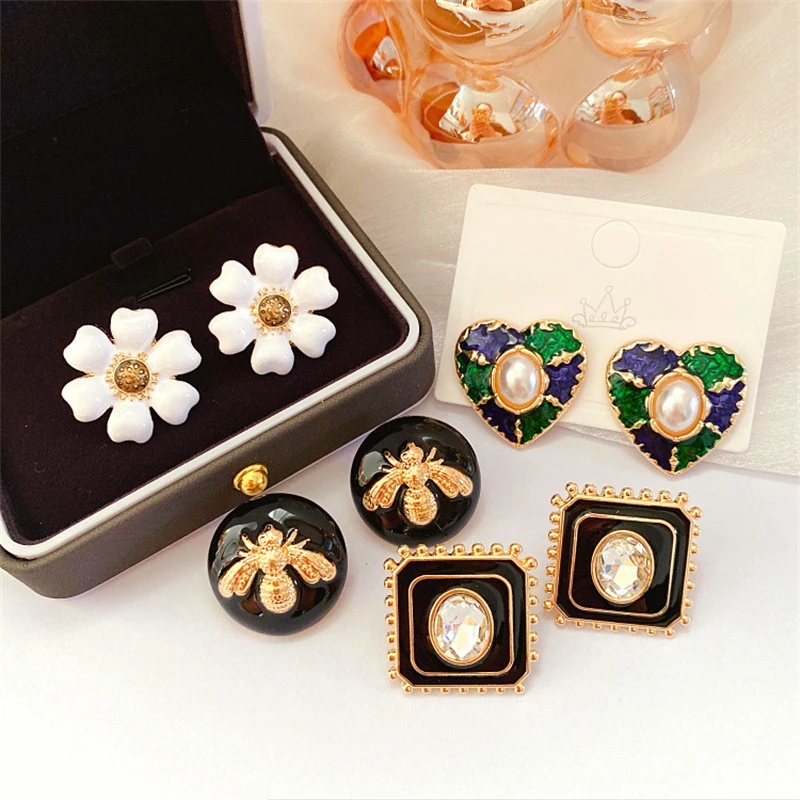 

Vintage Hong Kong style French temperament exquisite flowers drip glaze enamel earrings earrings ladies wholesale
