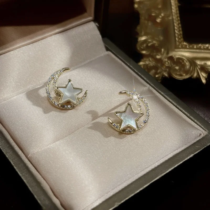 

Women's earrings new star and moon earrings Korean version of high-sensitivity earrings fashion simple and exquisite jewelry