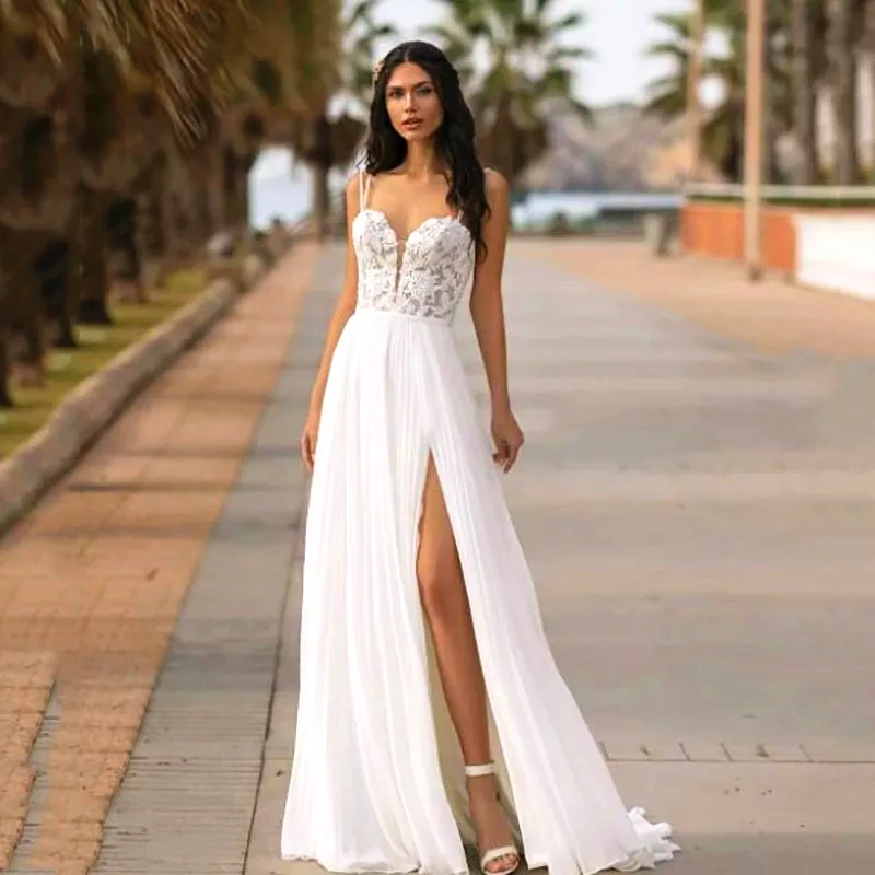 

Spaghetti Straps Chiffon Wedding Dresses 2021 Side Slit A-Line Lace Appliques Pleat Beach Bridal Gown Sexy Open Back Sweep Train