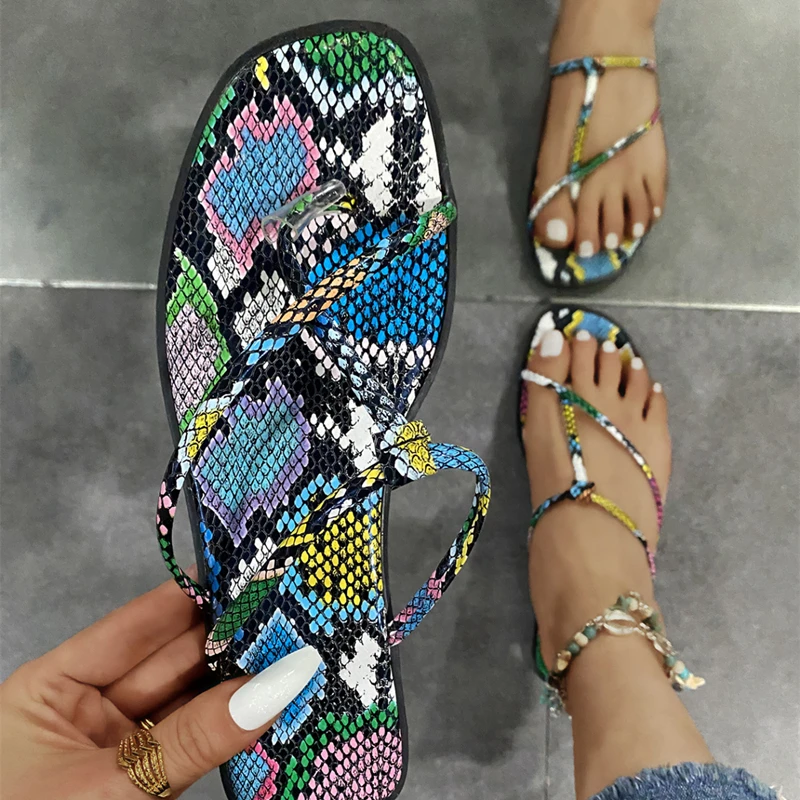 

flip flops New summer 2021 Women slippers Retro printing Novel design Flat bottom sandy beach Pinch toe leisure time Sandals