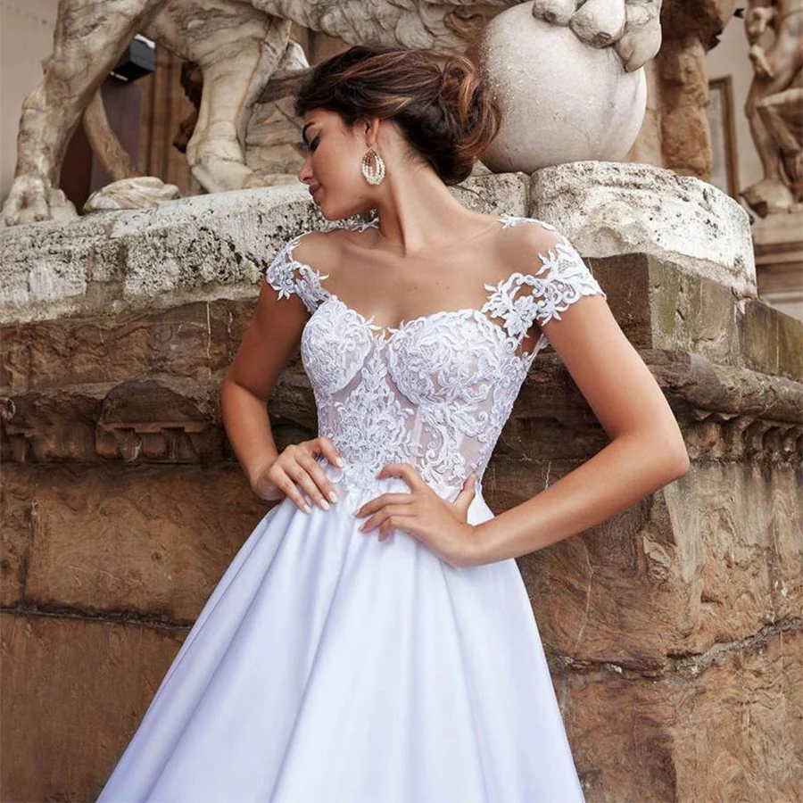

Charming Short Sleeves Wedding Dress Sheer O Neck Applique Satin Wedding Gown Vestido De Novia Customized A Line Bridal Dress