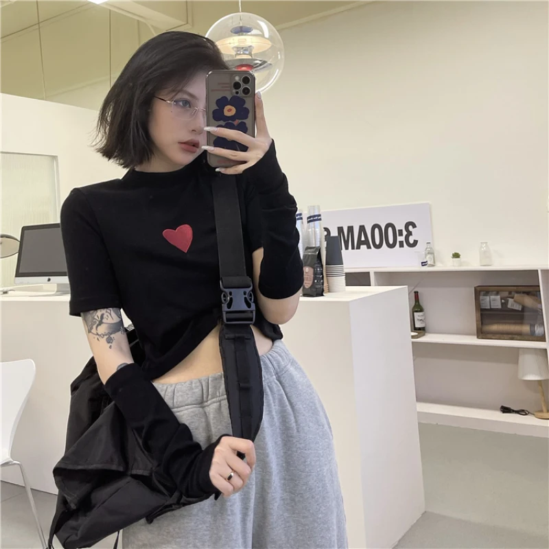 

Harajuku Summer Women's Short T-shirt Commuter Love Embroidery Women's T-shirt Hip Hop Streetwear Clothes with Sleeves