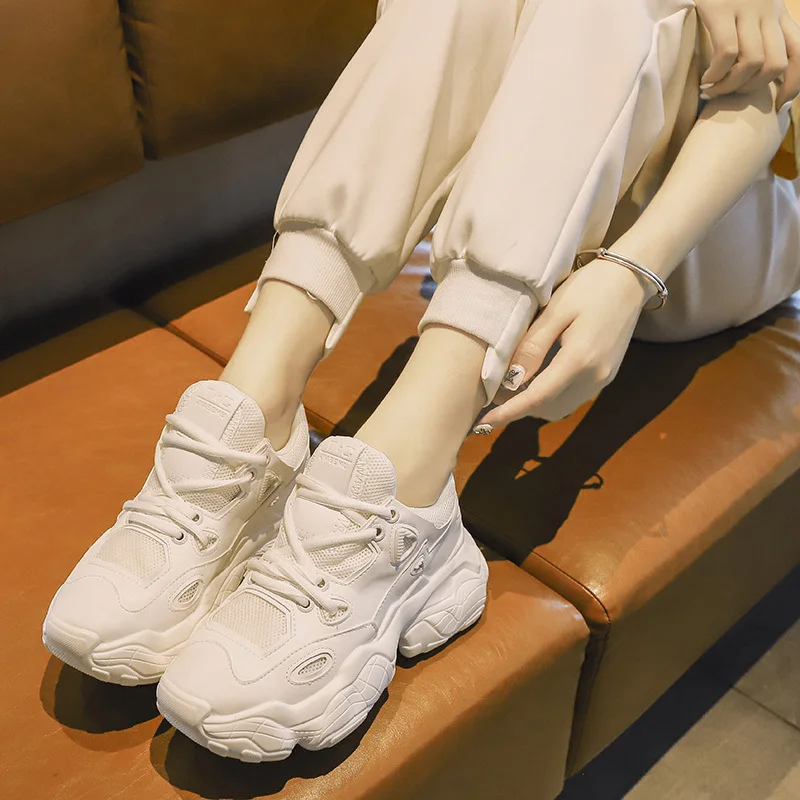 Женские кроссовки на платформе Белые Повседневные толстой подошве модель W08 лето