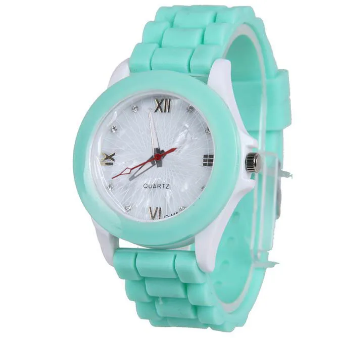 Часы женские с силиконовым браслетом водонепроницаемые спортивные кварцевые