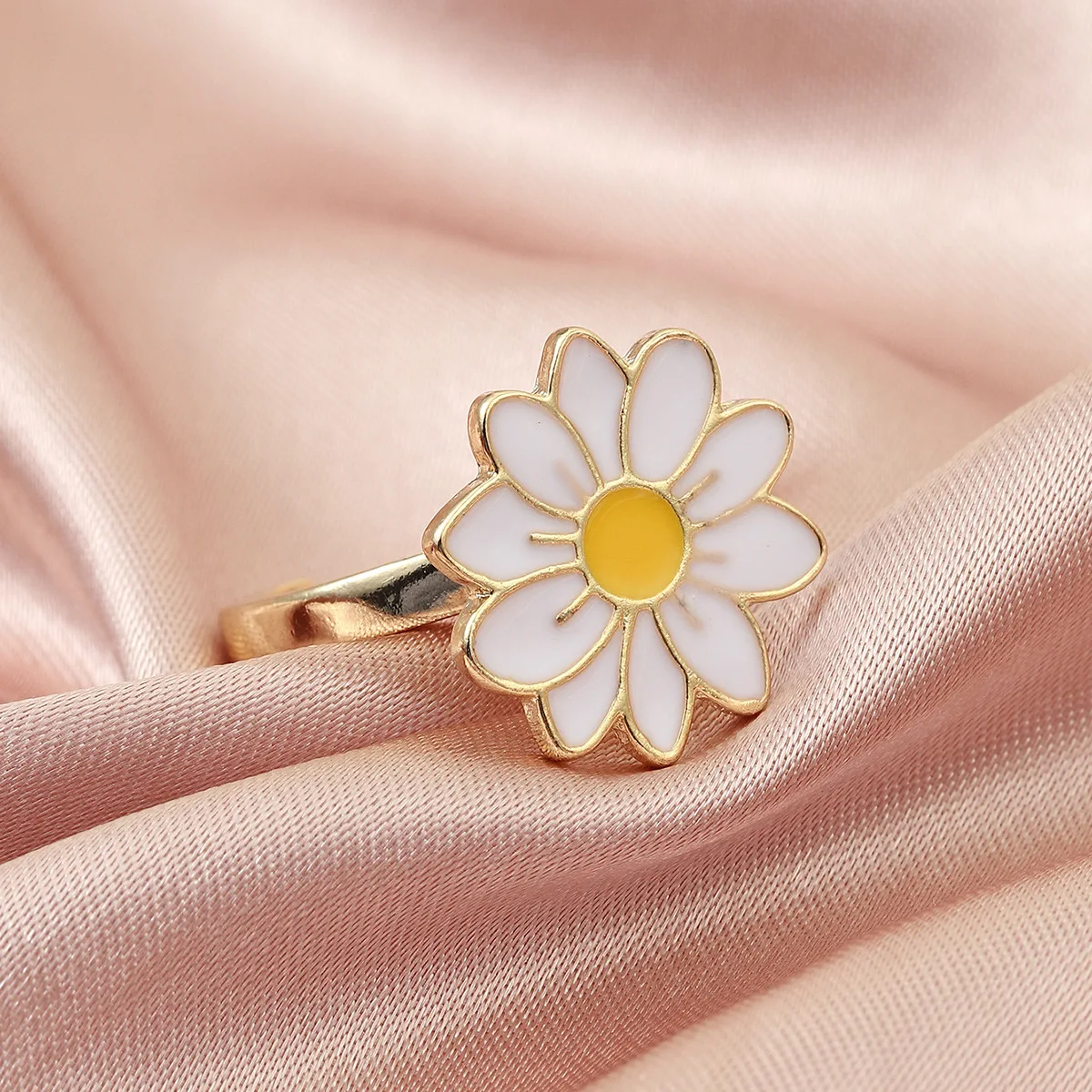 

Fashion Same Style Sweet Butterfly Spinning Ring Women's Little Daisy Simple All-Match Korean Style Open Mouth Popular Ring