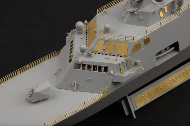 Игрушечный боевой корабль Trumpeter 04549 масштаб 1/350 USS Freedom LCS 1 литоральный хобби