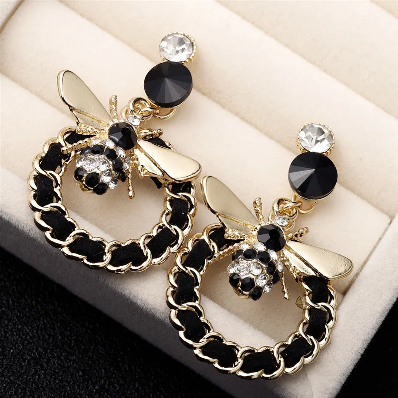

Korean Pop Hand Weave Big Circle Flash Cute Bee Needle Drop Earrings Female Party Beidal kolczyki Jewelry
