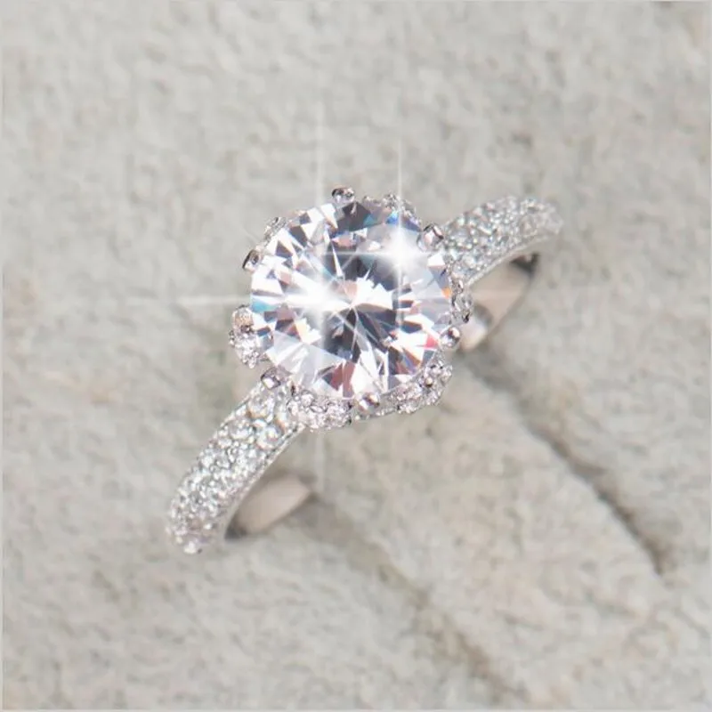 Женское кольцо из серебра 100% пробы с искусственным бриллиантом | Украшения и