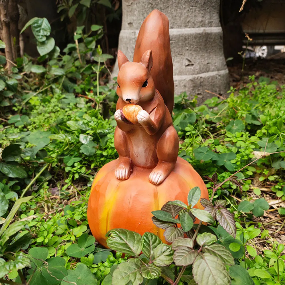 

1PC Lifelike Resin Squirrel Pumpkin Decor Vivid Park Courtyard Squirrel Ornament