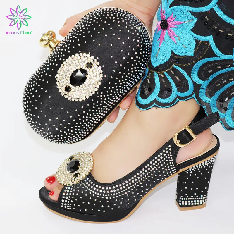 Новые модные вечерние итальянские туфли с сумочкой в комплекте черного цвета