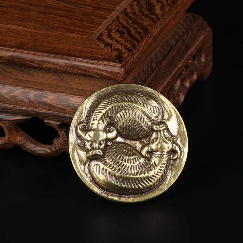 

Vintage Brass Feng Shui Double Bull Sun Moon Gossip Chinese Style Ornament Desk Decorations Craft Accessories Home Decor Tea Pet