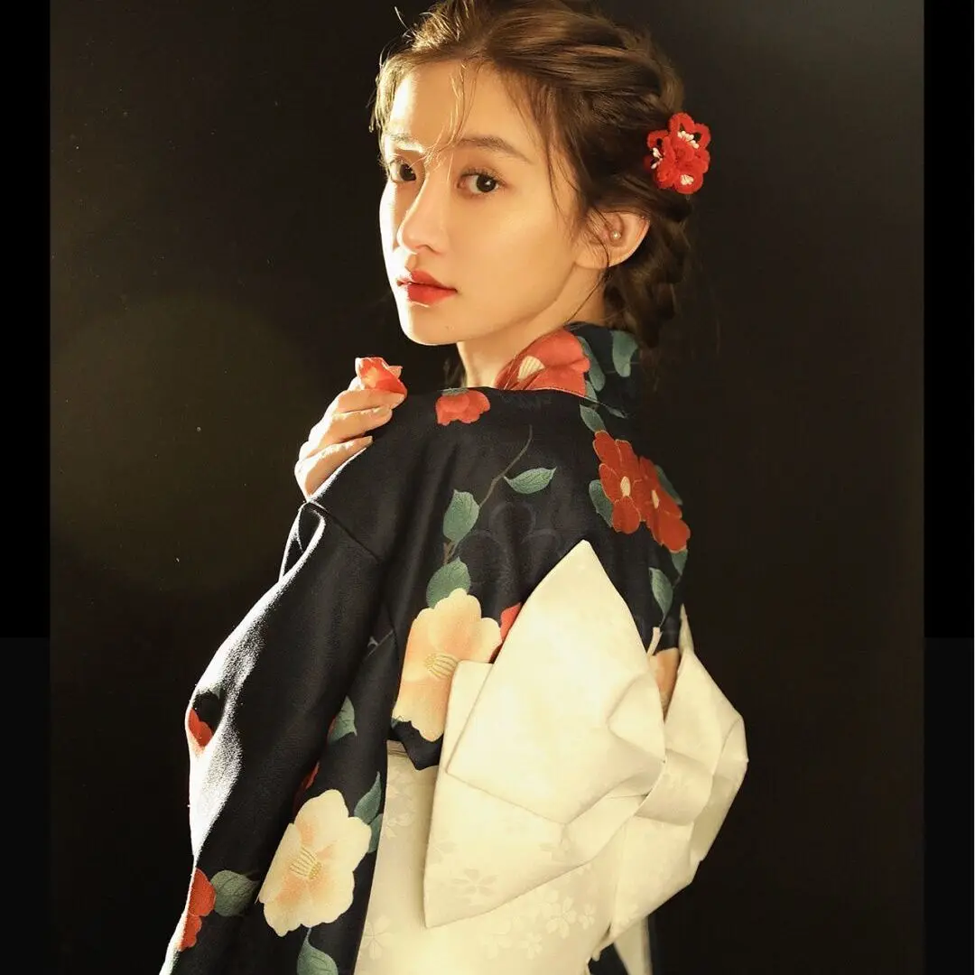 Женское кимоно в японском стиле традиционное вечернее с цветочным принтом