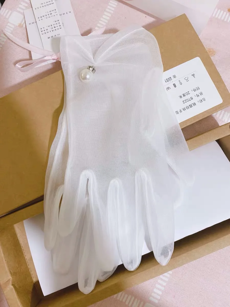 Аксессуары для свадебного платья Очаровательные перчатки невесты с белым