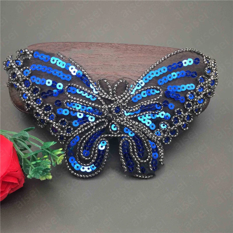 Нашивка из ткани с блестками вышитая бабочка образец изготовление на заказ