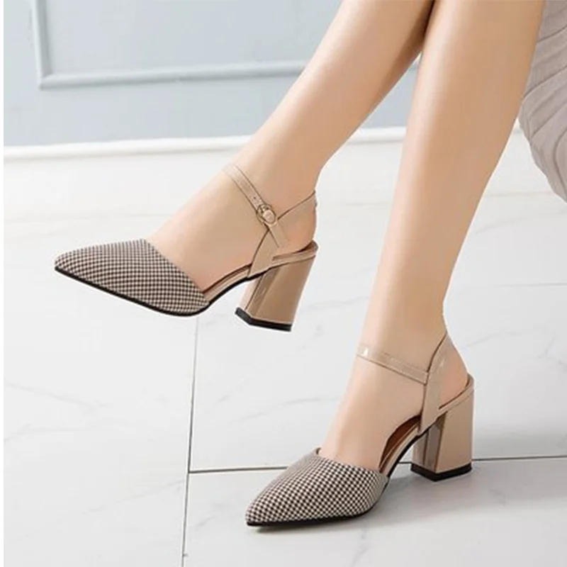 Летние женские босоножки с заостренным носком и пряжкой на ремешке Женские