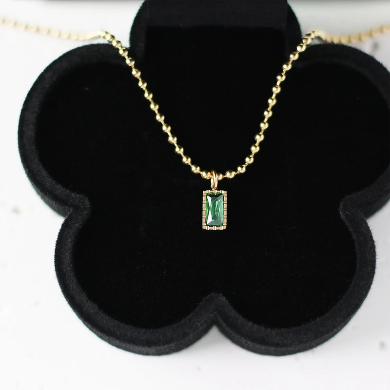 

Amaiyllis 18K Gold Light Luxury Green Crystal Color Zircon Square Round Bead Clavicle Chain Necklace Pendnat For Women Jewelry