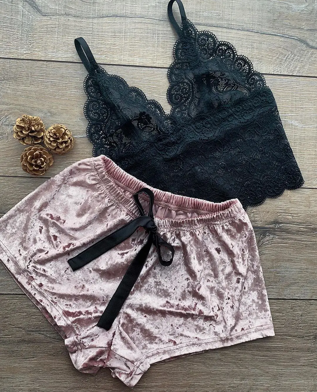 

Sexy lace bra set gathers beautiful back, fashionable and comfortable girls' sexy lingerie, two-piece set