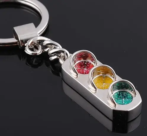 

1pcs/lot unisex lovely creative red green light keychain Traffic Light male women's key mini alloy key ring