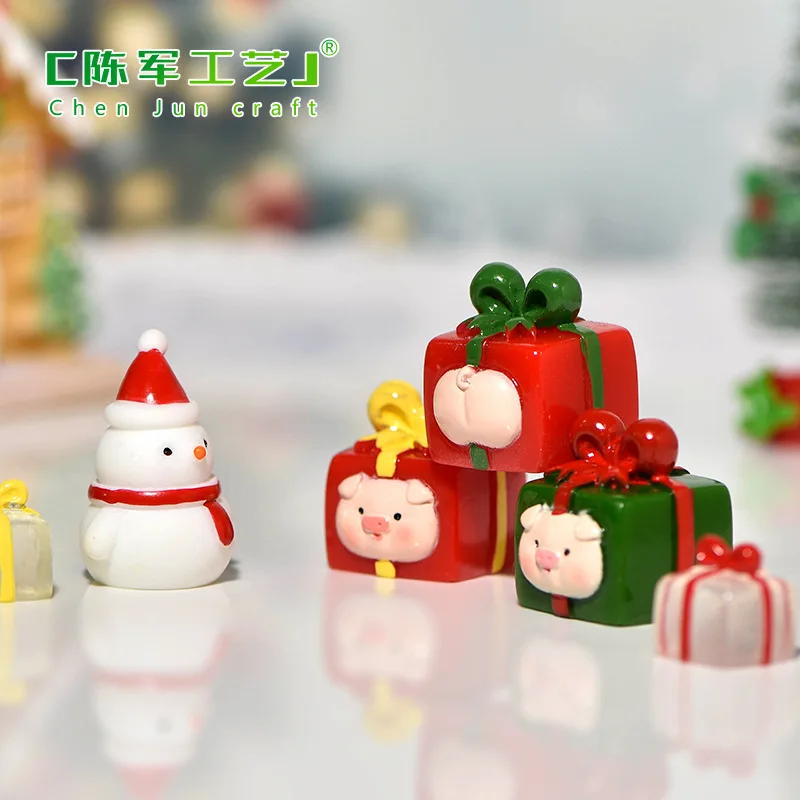 

Christmas new gift box Christmas micro landscape snow crystal ball accessories Christmas pig cone snowman resin ornaments