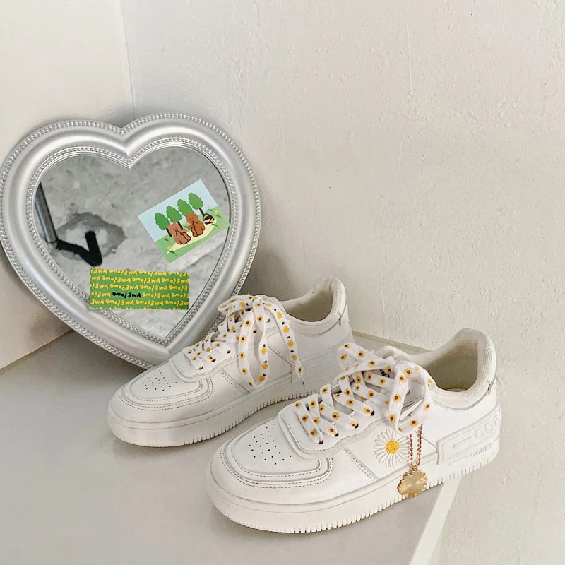

Fashion Sneakers Casual Shoes Woman Summer Comfortable Breathable Flat Shoe Female Platform Noctilucent Chaussure Femme