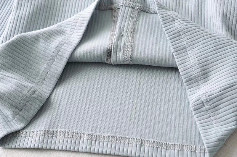 Женский Асимметричный кроп-топ на пуговицах с длинным рукавом |