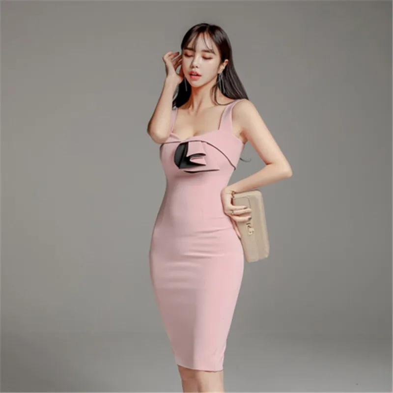 Женское платье с квадратным вырезом подиумное облегающее на бретельках открытой