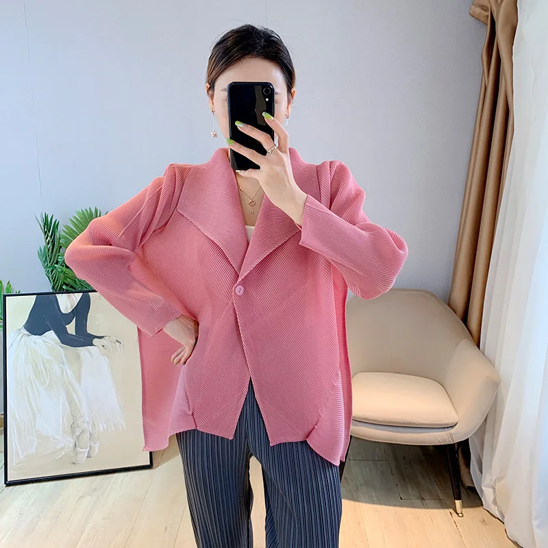 Jacket For Women Autumn 2022 New Lapel Long Sleeved Single Button Loose Elastic Miyake Pleated Cardigan Solid Color