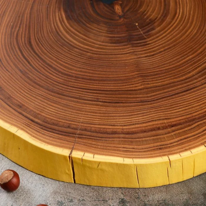 Столик из спила на ножках 40 х 35 см массив оливы | Дом и сад