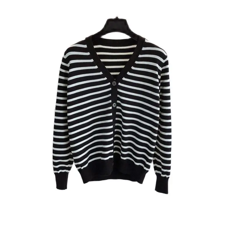 

UVRCOS College Style Striped Sweater Autumn New Korean Sweater Jacket V-Neck Long Sleeve Cardigan Casual